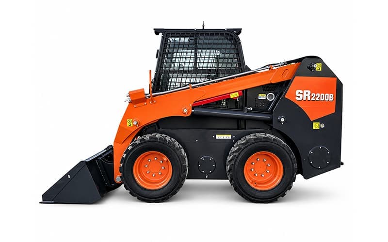 Proč je smykem řízený nakladač SR2200B praktickou volbou pro náročná pracoviště?
